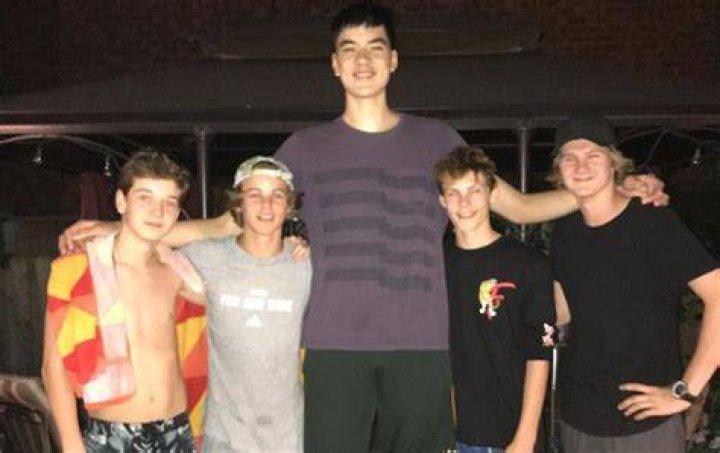 Exploring The Height Of Zach Edey's Brother