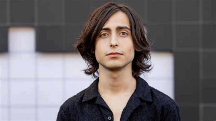 Unraveling The Enigma: Aidan Gallagher's Height Unveiled