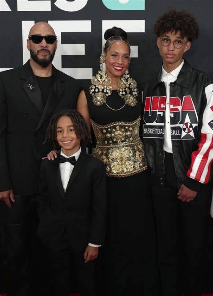 Unveil The Secrets Of Swizz Beatz's Towering Presence: Height Revealed